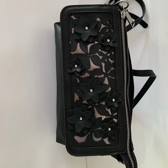 LC Liza Claiborne Black Liza Floral on Gold Tone Background Crossbody Purse - Picture 2 of 12